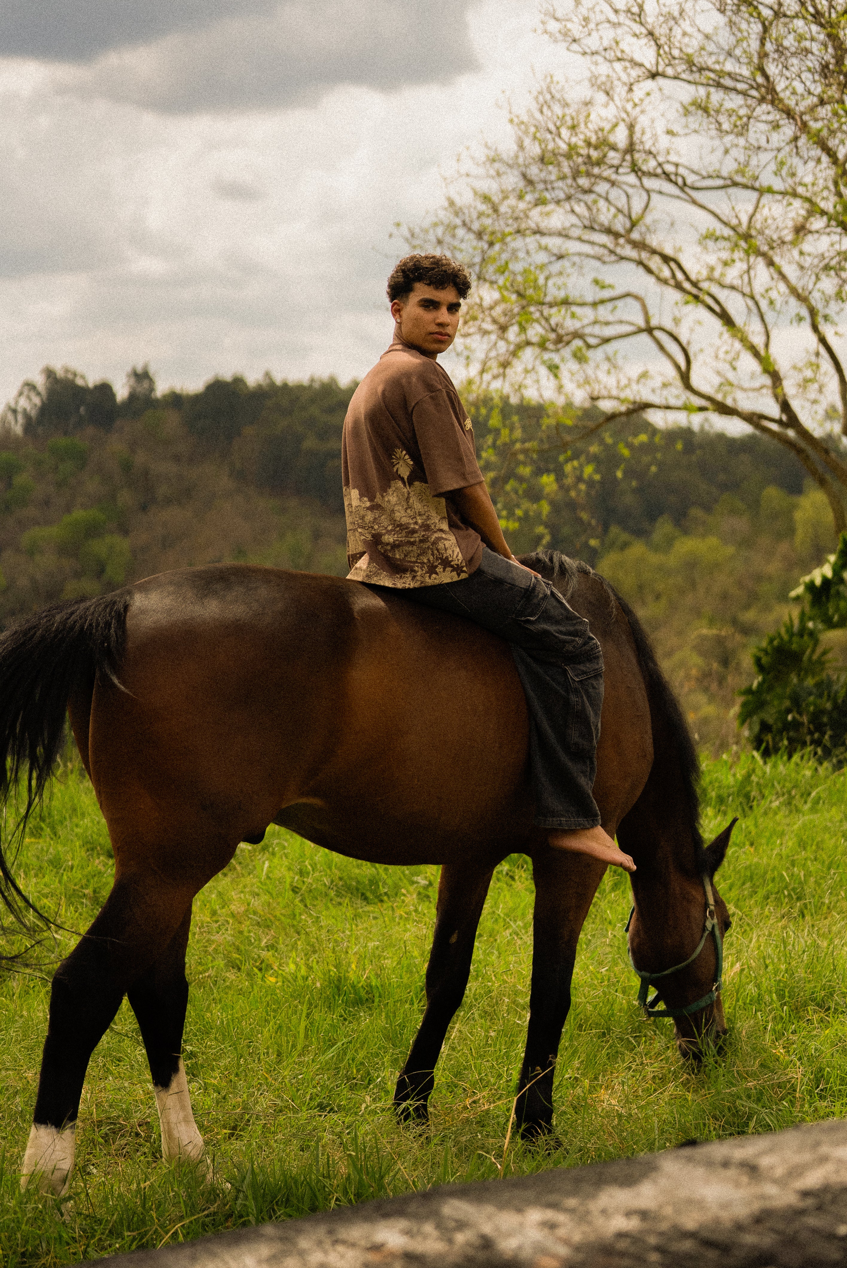 Overboxy marrom akakor