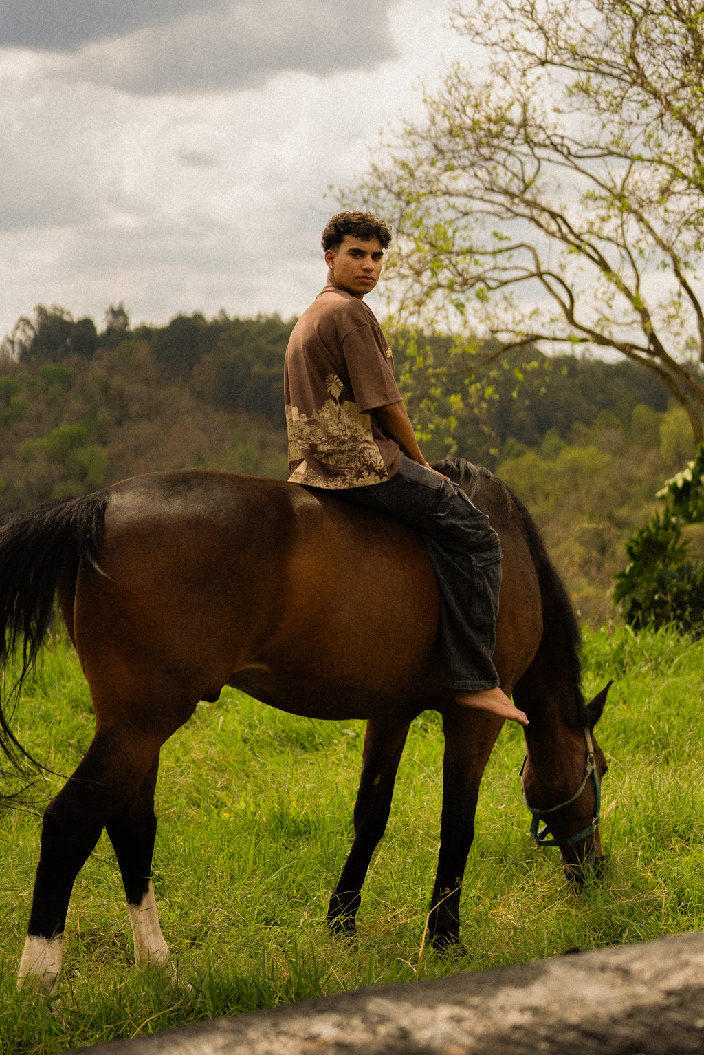 Overboxy marrom akakor