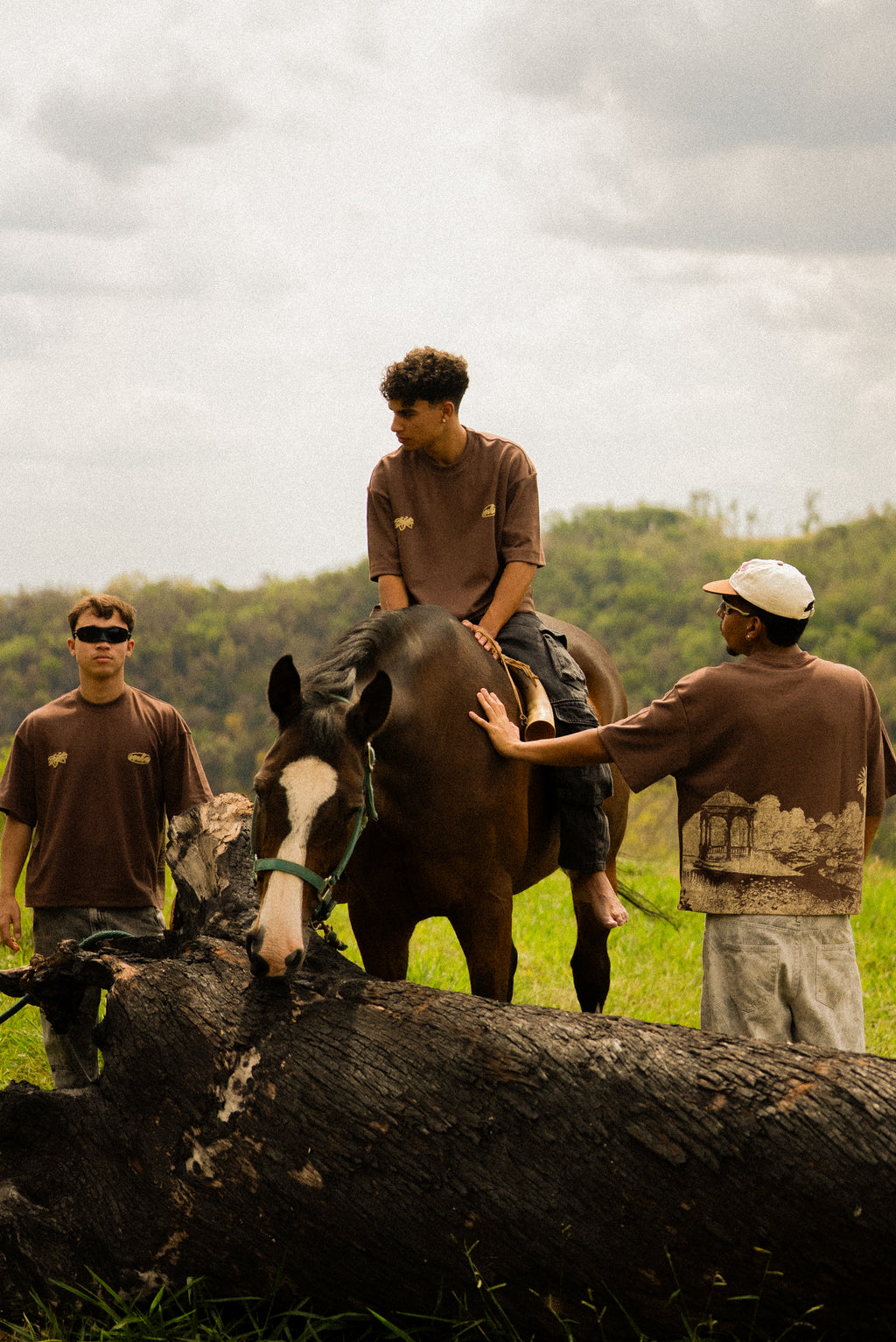 Overboxy marrom akakor