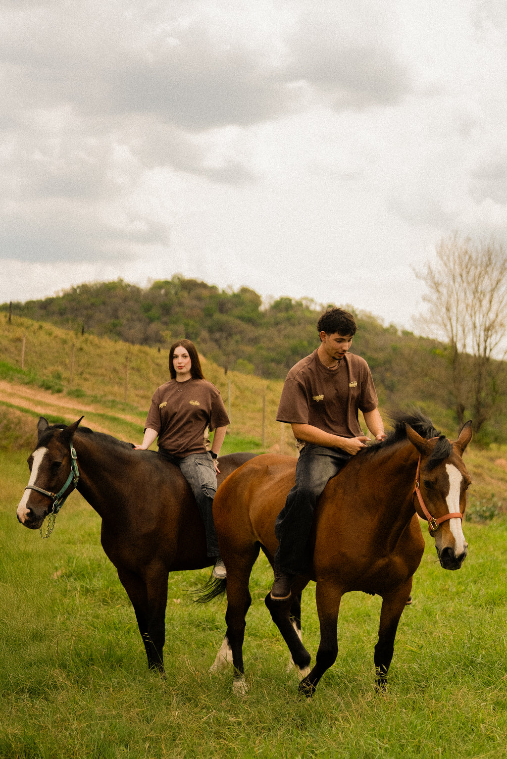 Overboxy marrom akakor