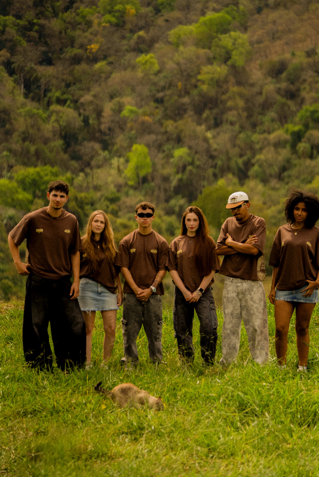 Overboxy marrom akakor