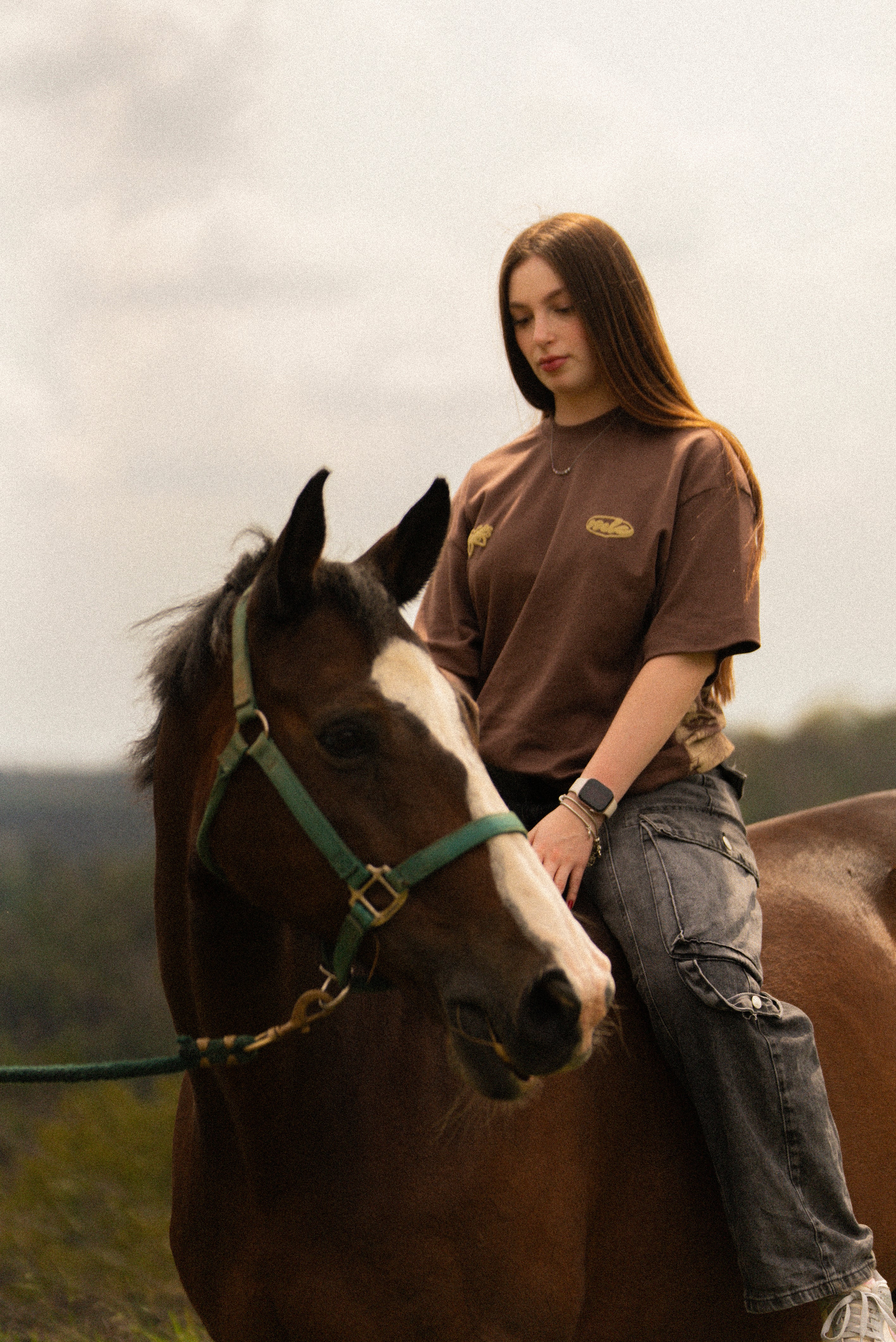 Overboxy marrom akakor