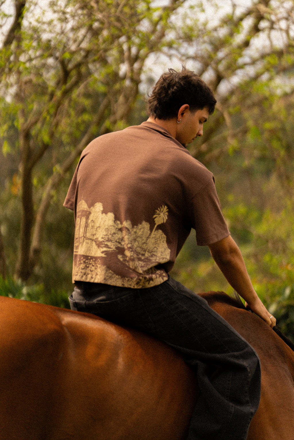 Overboxy marrom akakor