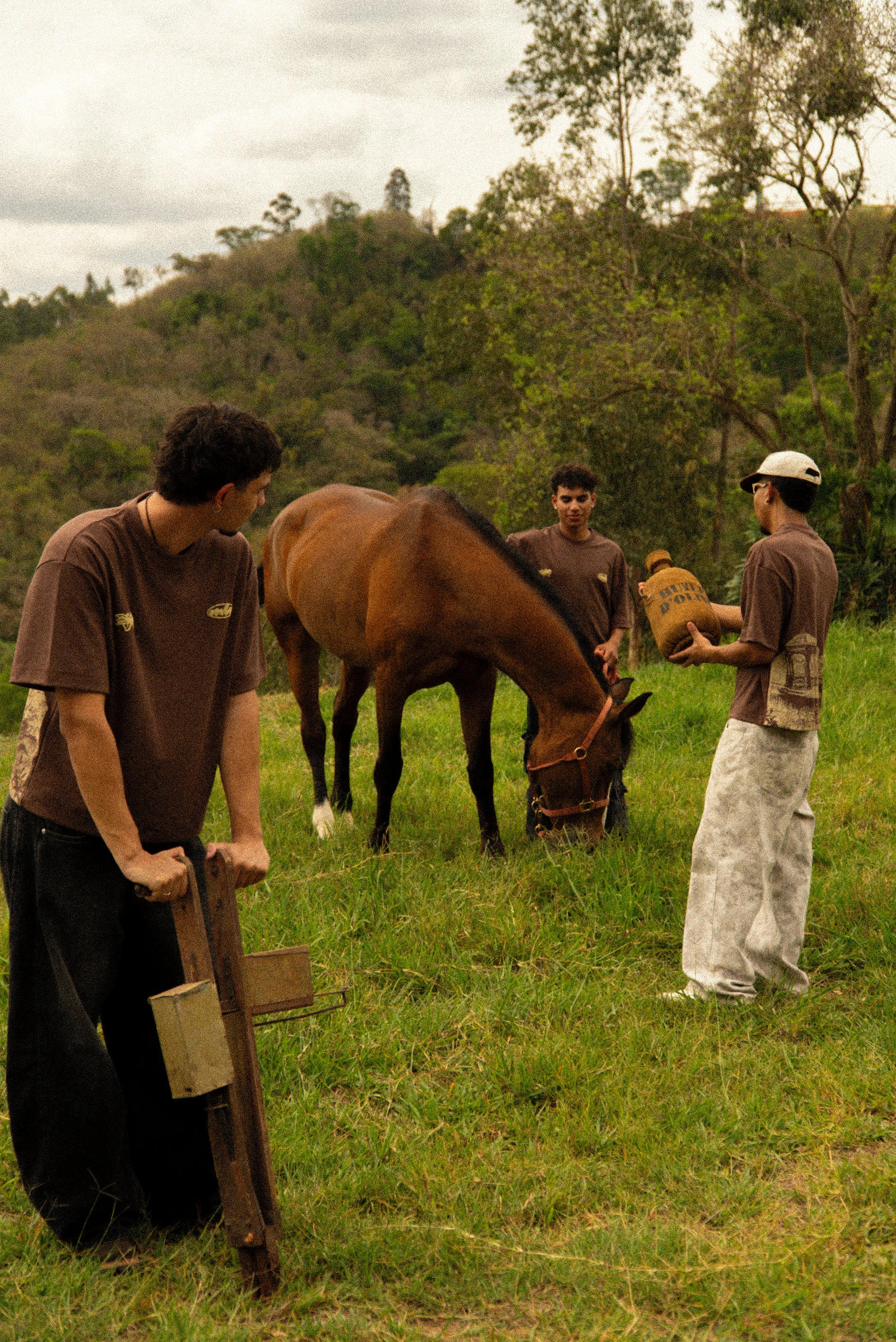 Overboxy marrom akakor